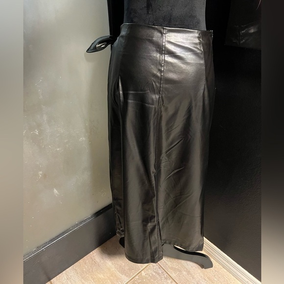 đź–¤SweatyRocks Elegant High Waist Knot Side Wrap PU Leather Midi Skirtđź–¤SZ Mđź–¤NWOT - Picture 7 of 15